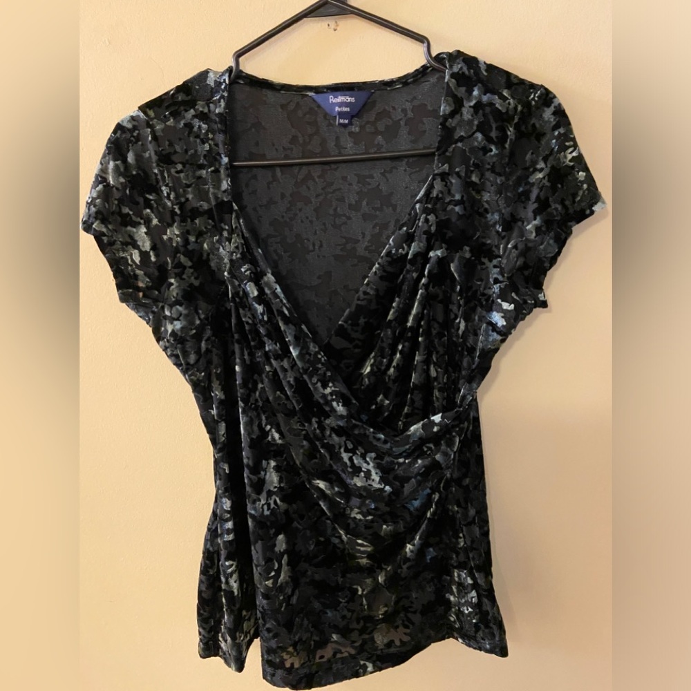 Reitmans black & grey/silver camo velvet look wrap blouse - size medium petite